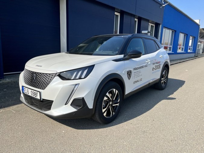 Peugeot 2008, Peugeot 2008 2008 e-GT Elektromotor 100 kW/136 k, barva bílá