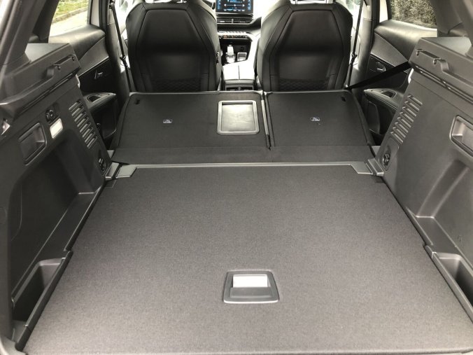 Peugeot 3008, Allure 1.2 PureTech 130 S&S MAN6, barva modrá