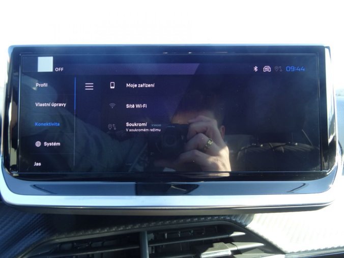 Peugeot 2008, Peugeot 2008 ALLURE Hybrid 145k e-DCS6, barva červená