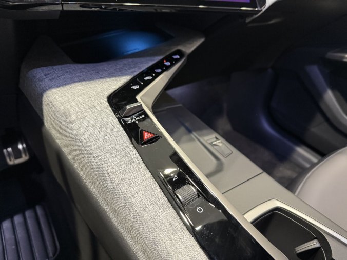 Peugeot 5008, Peugeot 5008 GT Hybrid 145k, Automat, barva šedá