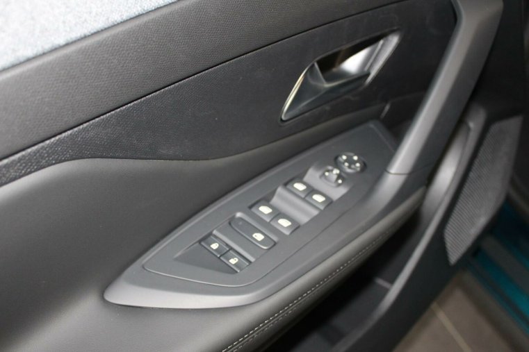 Peugeot 408, Peugeot 408 ALLURE Plug-in HYBRID 225 EAT, barva modrá