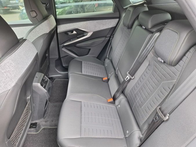 Peugeot 3008, Peugeot 3008 GT Hybrid 145 e-DCS6, barva modrá