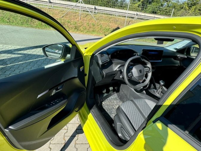 Peugeot 208, Peugeot 208 ALLURE PureTech 100 S&S MAN6, barva zlatá