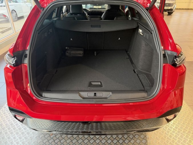 Peugeot 308, Peugeot 308 SW GT Hybrid 145 e-DCS6, barva červená