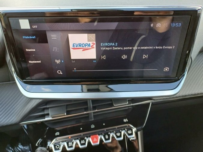 Peugeot 2008, Peugeot 2008 ALLURE 1.2 PureTech 7 let zár., barva červená