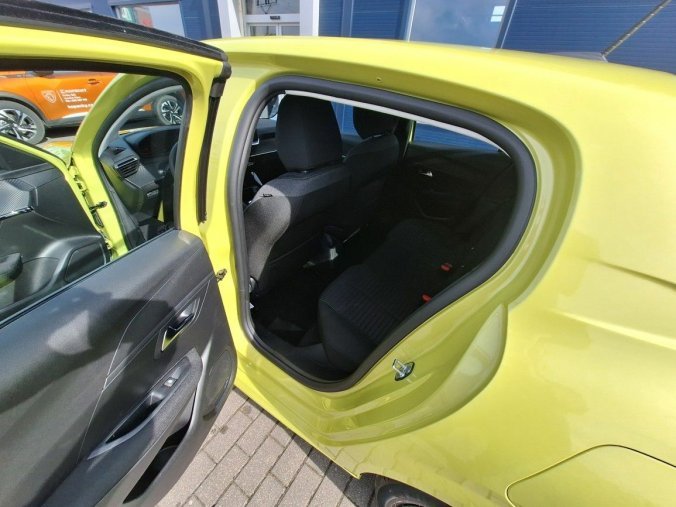 Peugeot 208, Peugeot 208 Style PureTech 100k MAN5, barva žlutá