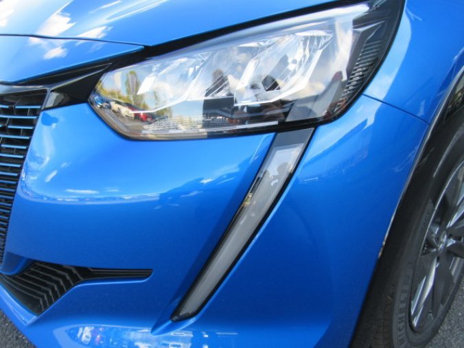Peugeot 208, e-ALLURE PACK Elektromotor, barva modrá