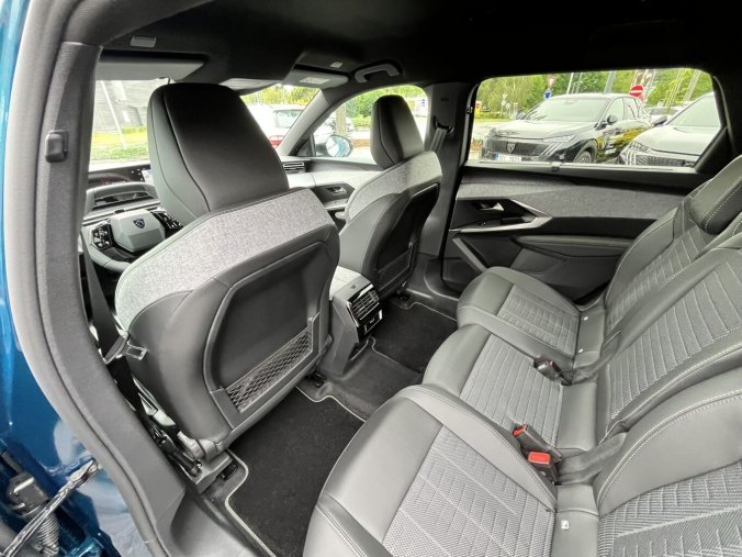 Peugeot 5008, Peugeot 5008 GT Hybrid 145 e-DCS6, barva modrá