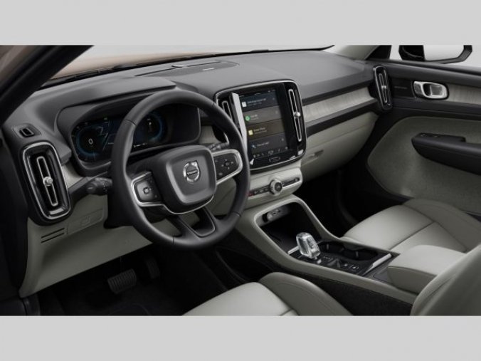 Volvo XC40, B4 2.0L 197+14 HP AT7 FWD ULTI, barva stříbrná
