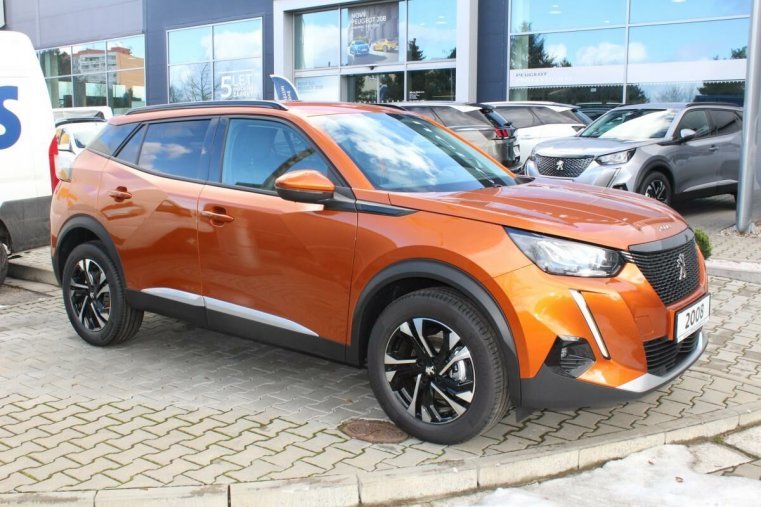Peugeot 2008, ALLURE PACK 1.2 74kW MT6, barva oranžová