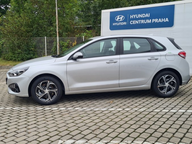 Hyundai i30, 1,0 T-GDI 88 kW MT, barva stříbrná