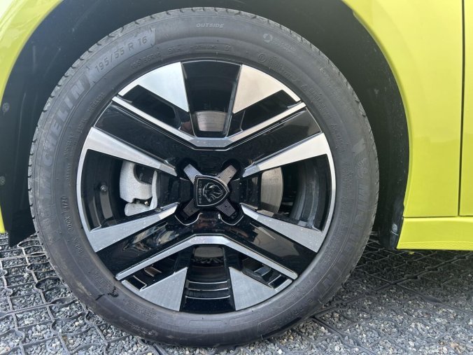 Peugeot 208, Peugeot 208 ALLURE Hybrid 110 e-DCS6, barva zelená