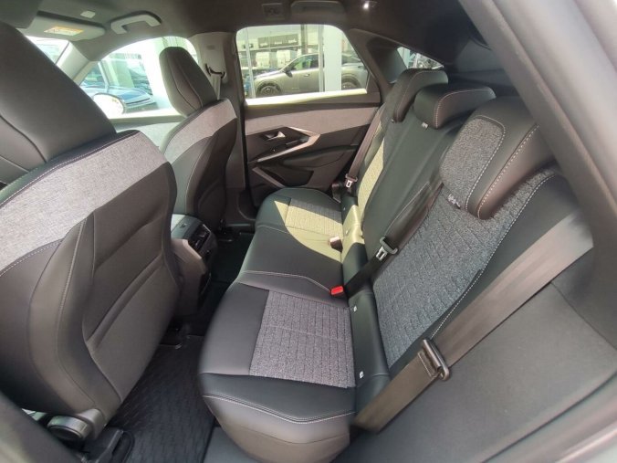 Peugeot 3008, Peugeot 3008 ALLURE 145k AUT HYBRID, barva stříbrná