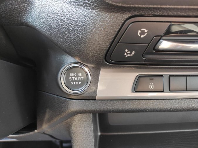 Peugeot Traveller, Peugeot Traveller 2.0 HDI 180k AUT8 L2 8 MÍST, barva zelená