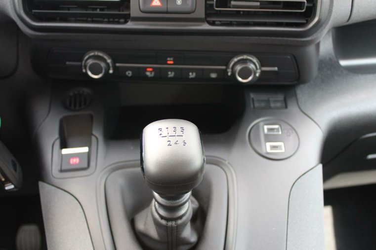 Peugeot Rifter, Peugeot Rifter ALLURE BlueHDi 130 MAN6 N1, barva zelená