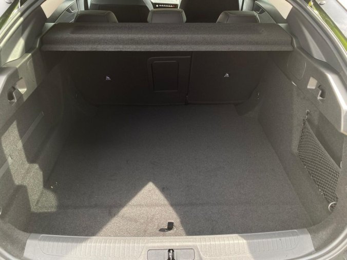 Peugeot 408, Peugeot 408 ALLURE Hybrid 145 e-DCS6, barva oranžová