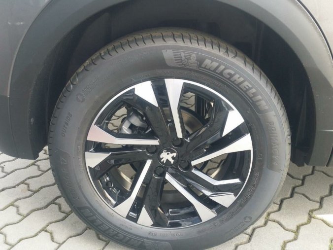 Peugeot 2008, Peugeot 2008 1,2 Allure Pack 1.2 PT 130k S&S EAT8, barva šedá