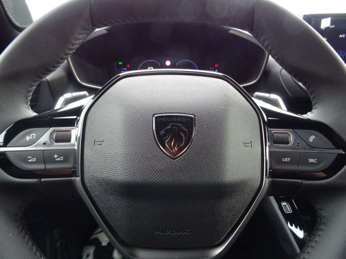 Peugeot 2008, Peugeot 2008 ALLURE Hybrid 145k e-DCS6, barva šedá