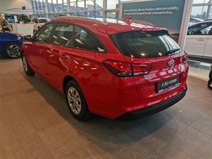 Hyundai i30, kombi, Nová kombi Comfort 1,5i CVVT 81 kW, barva červená