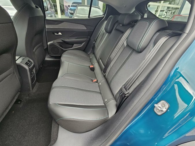 Peugeot 408, Peugeot 408 ALLURE Plug-in HYBR.225 e-EAT8, barva modrá