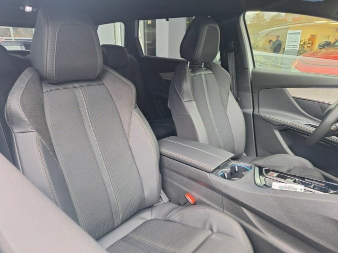 Peugeot 5008, Peugeot 5008 GT 1.5 BHDi 130k EAT8, barva bílá