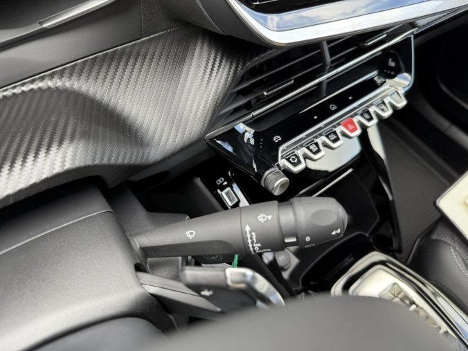 Peugeot 2008, Peugeot 2008 ALLURE Hybrid  1,2 145 e-DCS6, barva modrá