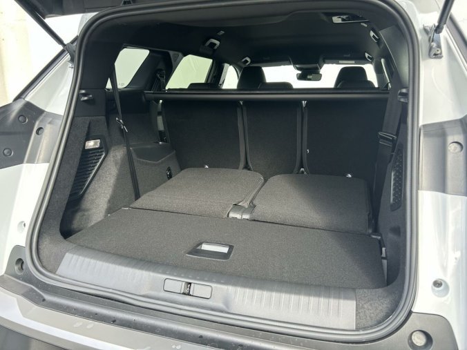 Peugeot 5008, Peugeot 5008 ALLURE Hybrid 145k e-DCS6, barva bílá