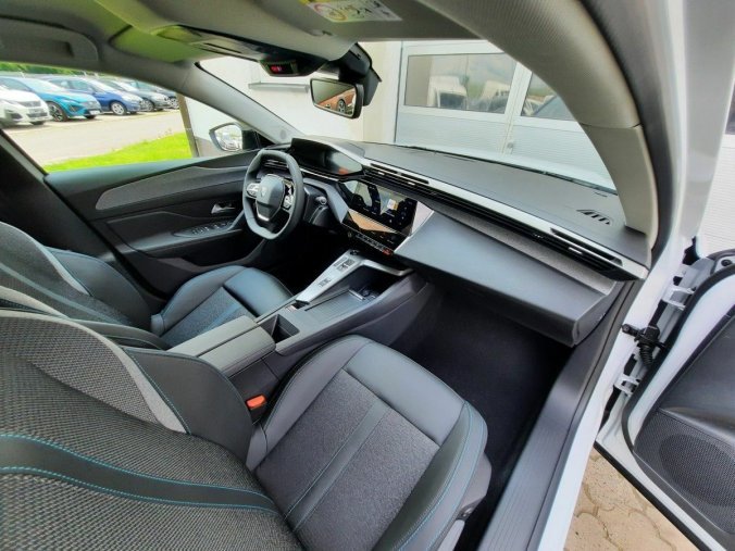 Peugeot 408, Peugeot 408 ALLURE Hybrid 145 e-DCS6, barva bílá