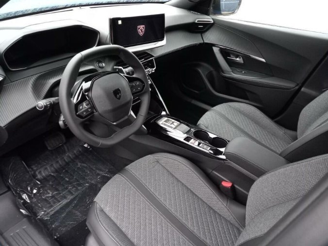 Peugeot 2008, Peugeot 2008 ALLURE 1.2 PureTech 7 let zár., barva modrá