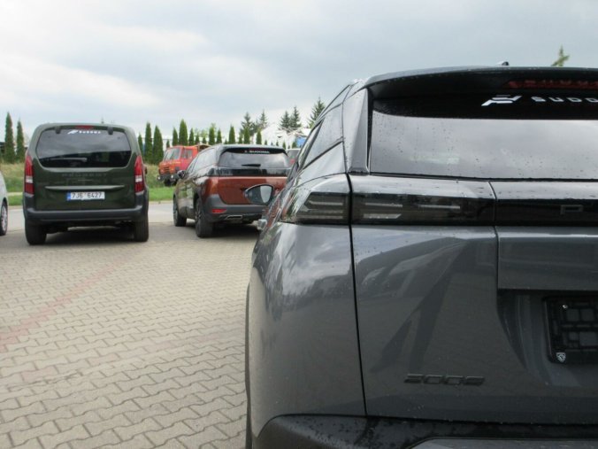 Peugeot 2008, Peugeot 2008 ALLURE PureTech 100 S&S MAN6, barva šedá