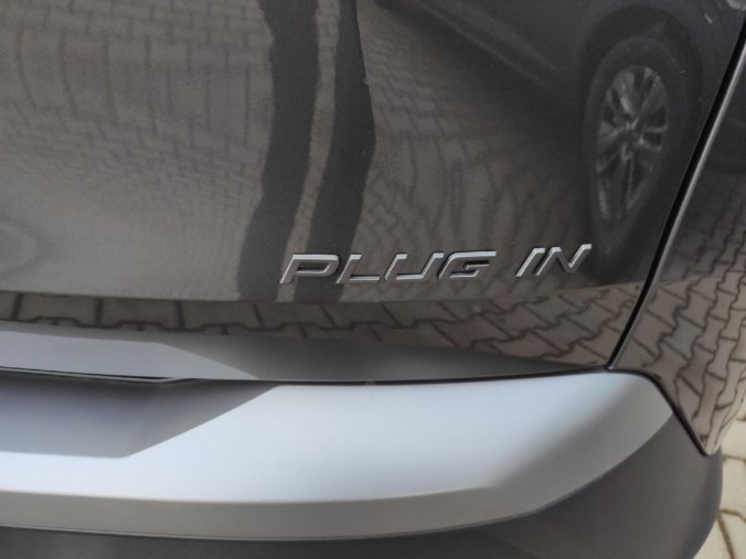 Peugeot 5008, Peugeot 5008 GT Plug-in HYBRID 195k  e-DCS7, barva šedá