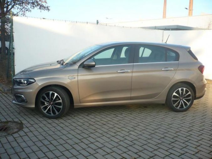 Fiat Tipo, HB 1.4 95k Lounge, barva hnědá