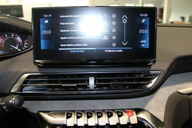 Peugeot 5008, Peugeot 5008 GT BlueHDi 130 S&S EAT8, barva černá