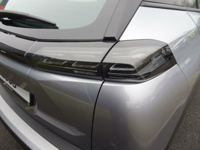 Peugeot 2008, Peugeot 2008 STYLE PureTech 100k MAN6, barva stříbrná