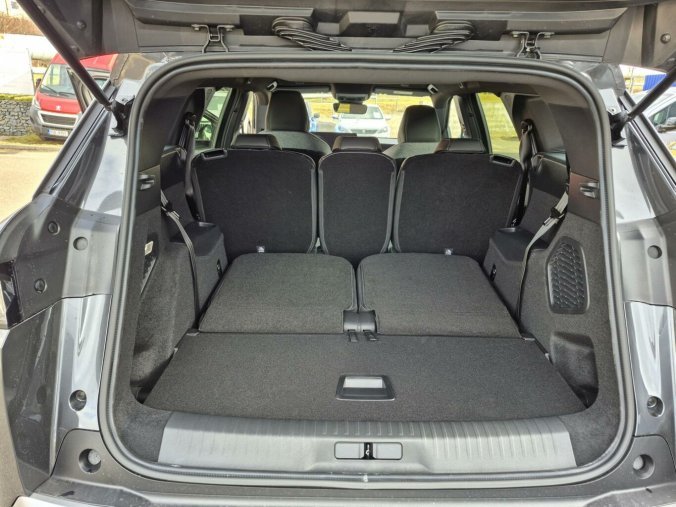 Peugeot 5008, Peugeot 5008 ALLURE Hybrid 145 e-DCS6, barva šedá