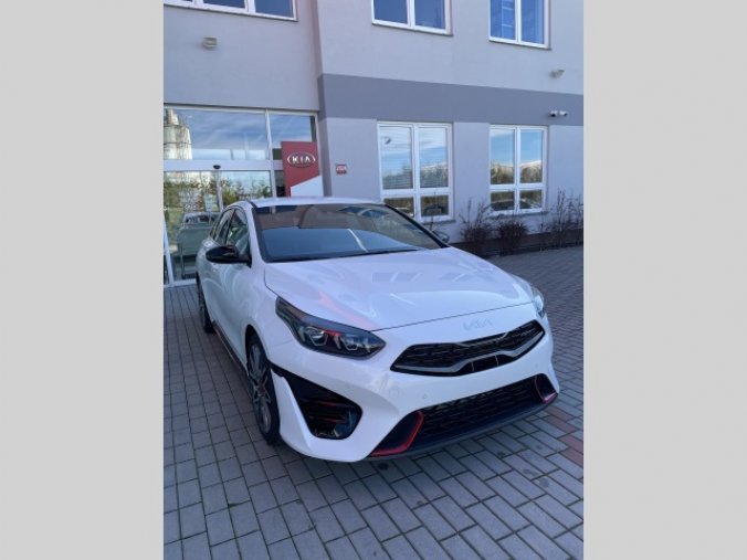 Kia ProCeed, 1.6 T-GDi GPF 7DCT GT MY24, barva bílá