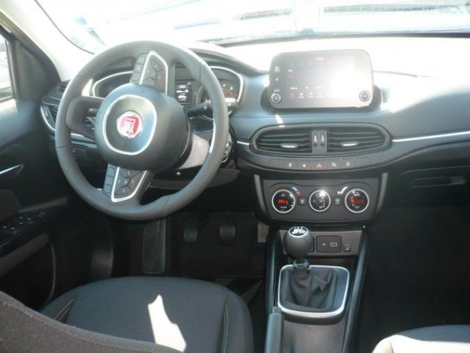 Fiat Tipo, SW 1.4 95k Mirror, barva hnědá