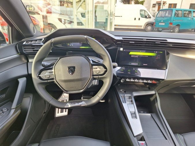 Peugeot 408, Peugeot 408 GT Hybrid 145 e-DCS6, barva červená