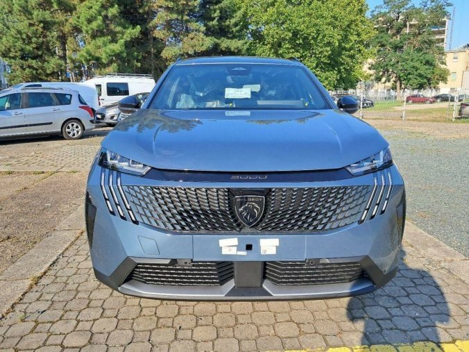 Peugeot 5008, Peugeot 5008 5008 ALLURE Hybrid 145 e-DCS6, barva modrá