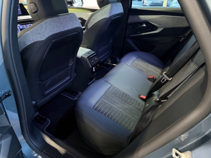 Peugeot 3008, Peugeot 3008 GT Hybrid 145 e-DCS6, barva modrá