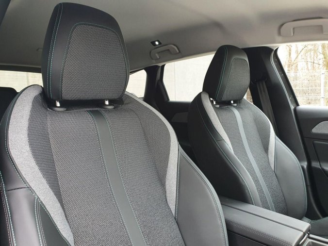 Peugeot 308, Peugeot 308 SW ALLURE Hybrid 145 e-DCS6, barva šedá