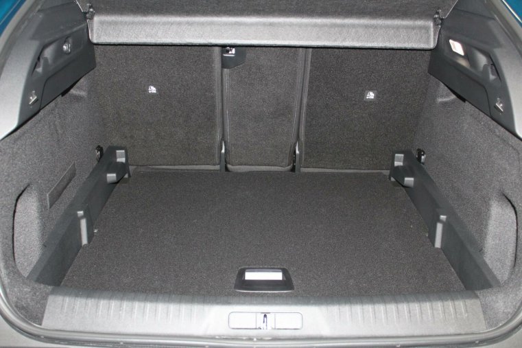 Peugeot 3008, Peugeot 3008 ALLURE Hybrid 145k e-DCS6, barva modrá