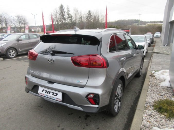 Kia Niro, 1,6 GDi 6DCT HEV EXCLUSIVE, barva stříbrná