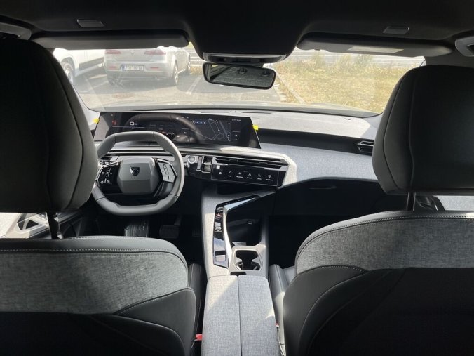Peugeot 5008, Peugeot 5008 ALLURE Hybrid 145 e-DCS6, barva černá