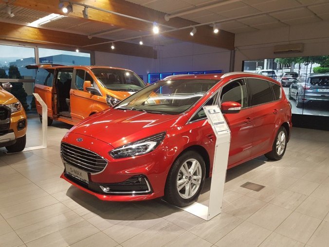 Ford S-MAX, hatchback, TITANIUM 5D 2,0 EcoBlue 140 kW / 190 k 8st. automatická, barva červená