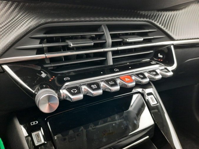 Peugeot 208, Peugeot 208 STYLE 1,2 TURBO 100k M6, barva žlutá