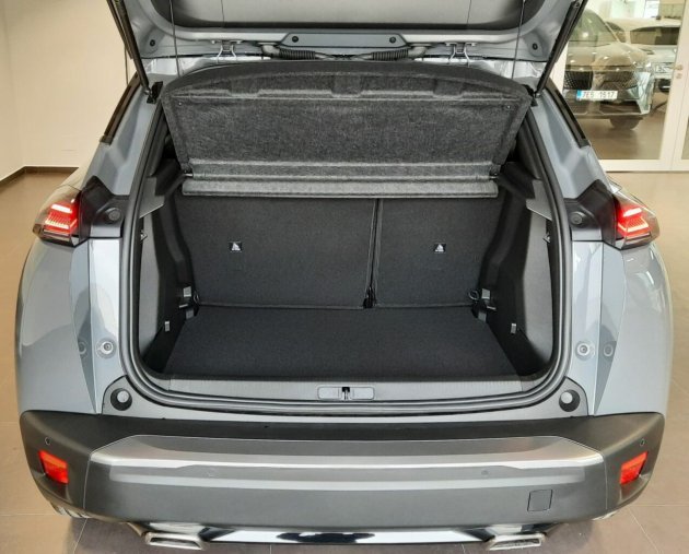 Peugeot 2008, Peugeot 2008 ALLURE PureTech 100 S&S MAN6, barva šedá