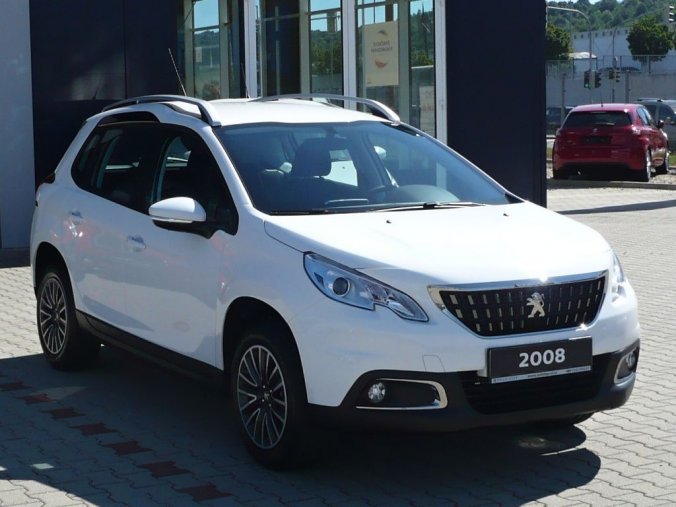 Peugeot 2008, ACTIVE 1,2PureTech 82k MAN5 + SENZORY + VÝHŘEV + AUTO AC, barva bílá