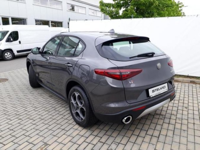 Alfa Romeo Stelvio, 2.0 200PS Super benzín 4x4 AT, barva šedá