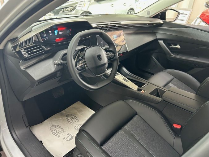 Peugeot 408, Peugeot 408 ALLURE Hybrid 145 e-DCS6, barva bílá